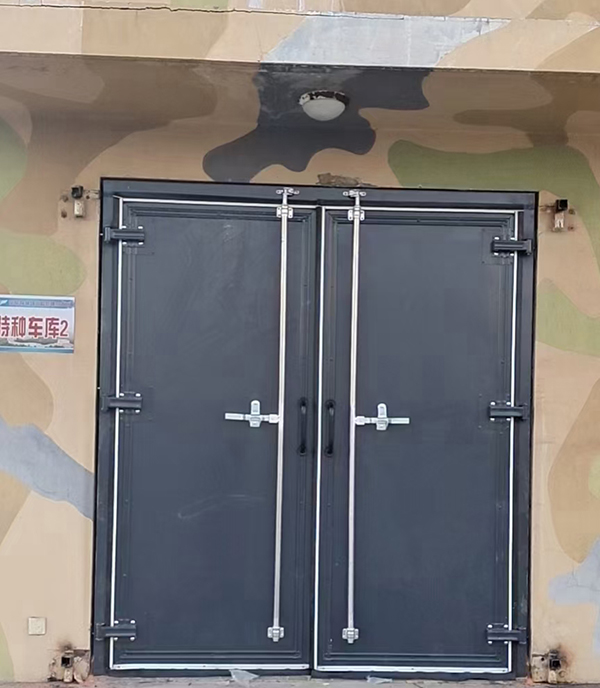 乌苏工业平开门