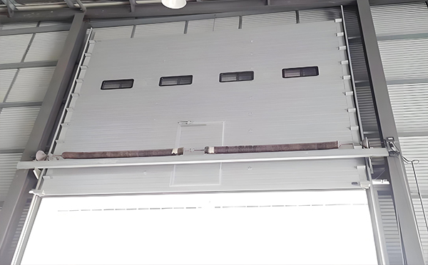 乌苏工业滑升门