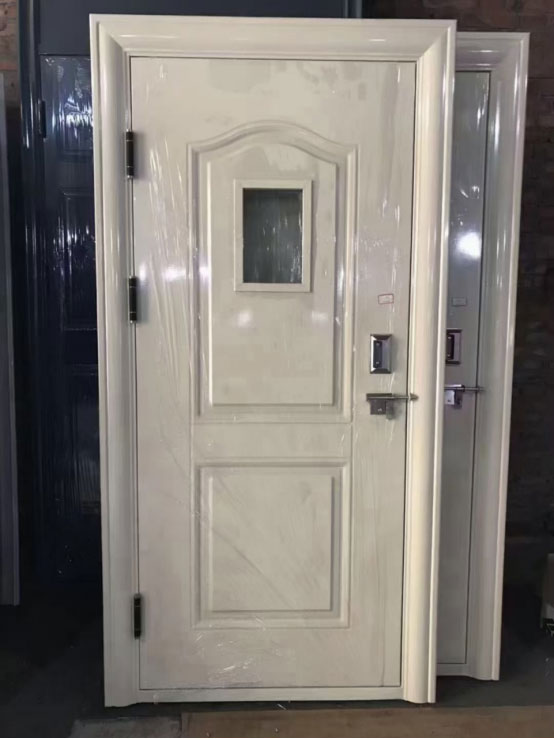 乌苏学校教室门