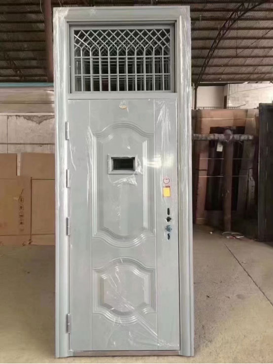 乌苏学校教室门