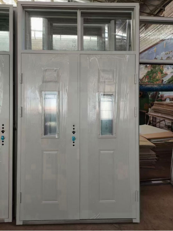 乌苏学校教室门