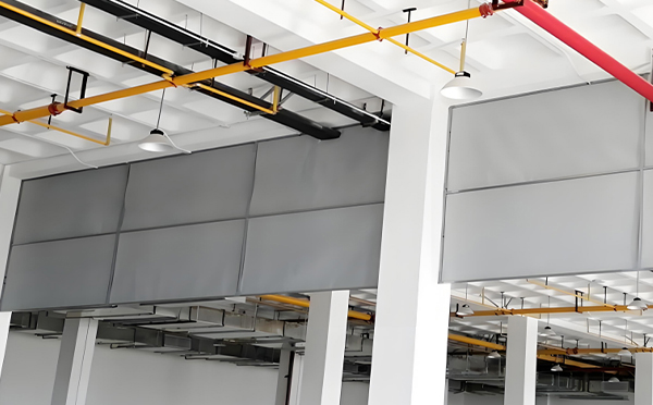 商场防烟分区常闭节点：乌苏挡烟垂壁高度与控制器接线图解