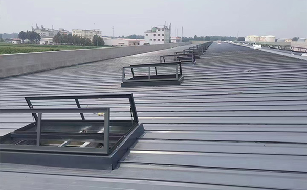 某中学室内体育馆乌苏排烟窗改造项目