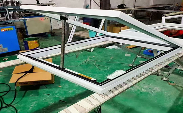 某地下车库出入口乌苏排烟窗配置工程