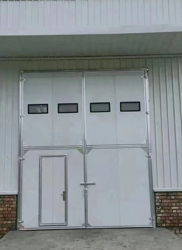 乌苏工业门在设备装配车间出入口的实施记录